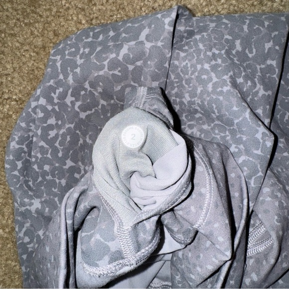 EUC Align Pant 28" *Engineer Print, City Camo Silver Drop, Size 2, NO PILLING - Picture 9 of 9